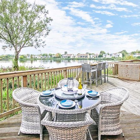 Coot Cottage - Holiday House With Fantastic Lake Views Somerford Keynes Ngoại thất bức ảnh