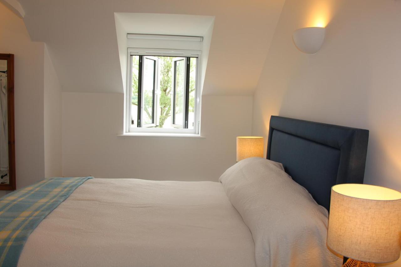 Coot Cottage - Holiday House With Fantastic Lake Views Somerford Keynes Ngoại thất bức ảnh